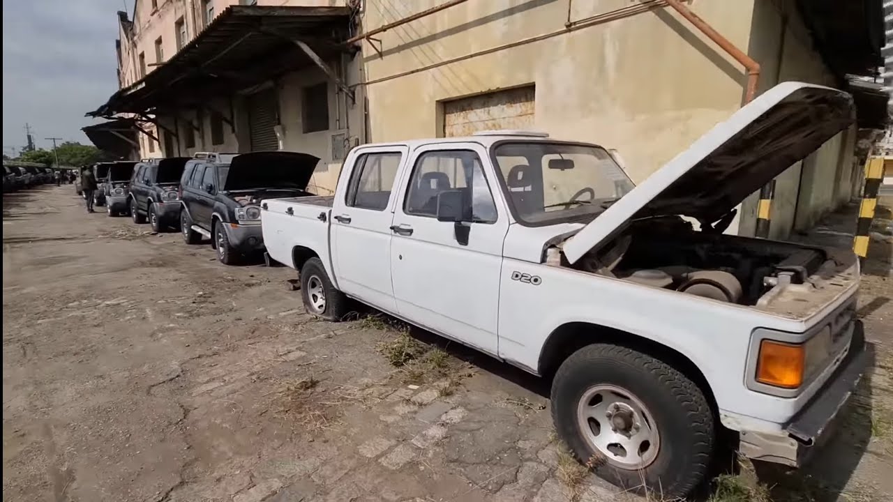 CAMINHONETE por R$ 5.500,  VIATURAS da POLÍCIA FEDERAL no LEILÃO