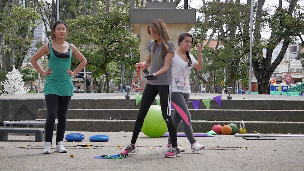Como Hacer un Entrenamiento Funcional al Aire Libre - Hogar Tv  por Juan Gonzalo Angel