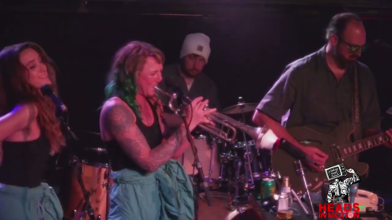 Houses in Motion - Swamp cover by Heads in Motion - a Talking Heads Tribute. 11-05-22 @ Kenny's