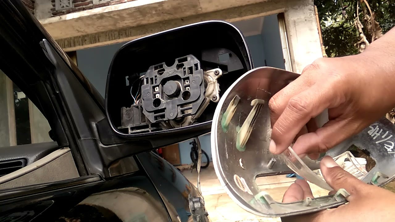 Mengganti mika kaca spion Avanza ternyata sangat mudah