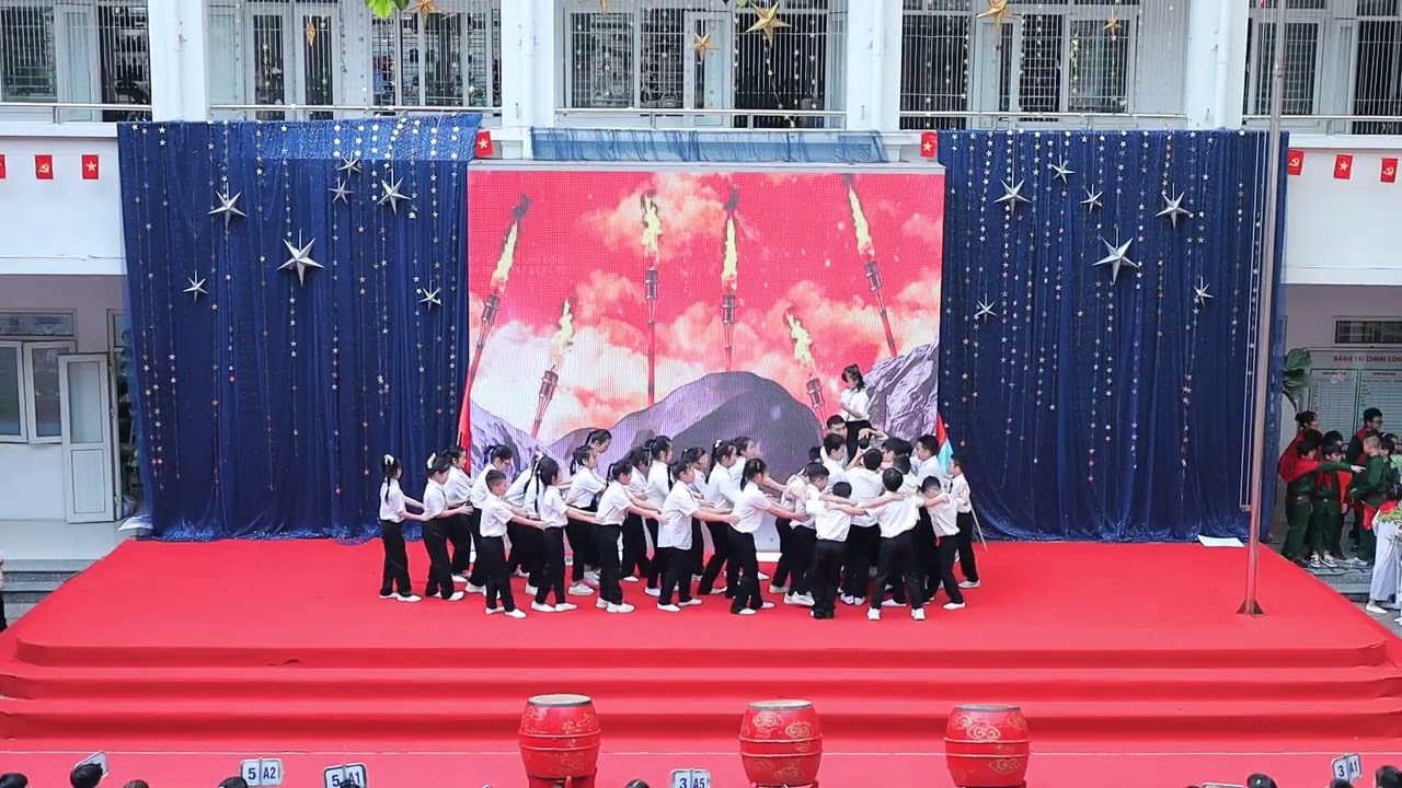 5A5 th Trưng Trắc Mashup Kh&aacute;t vọng tuổi trẻ-Tỏa s&aacute;ng c&ugrave;ng con Năm học 2024-2025