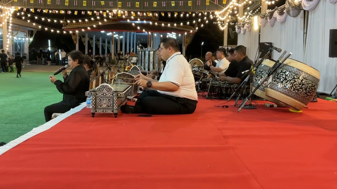 ระบำเบญจรัตน์ ประกอบการแสดงโดยครูเจี๊ยบ ระนาดหวาน