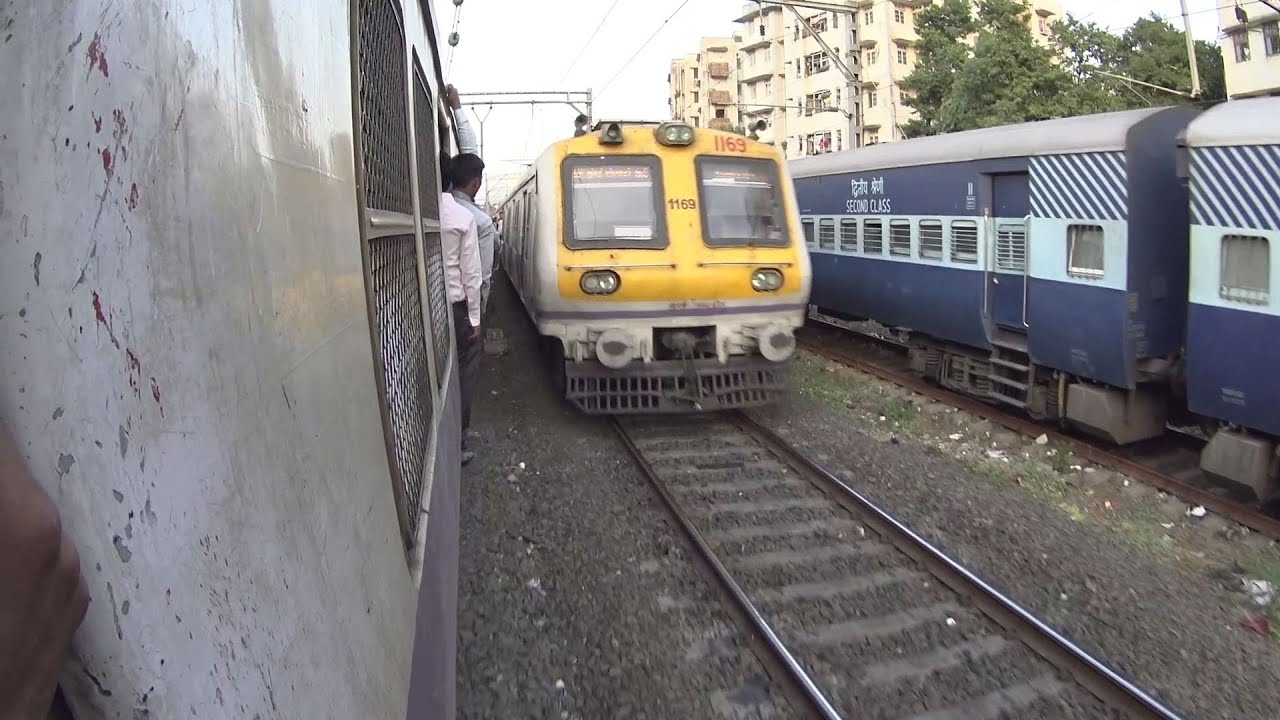 Dadar To Kurla on Mumbai Local Fast Train Footboard - Full Length Video