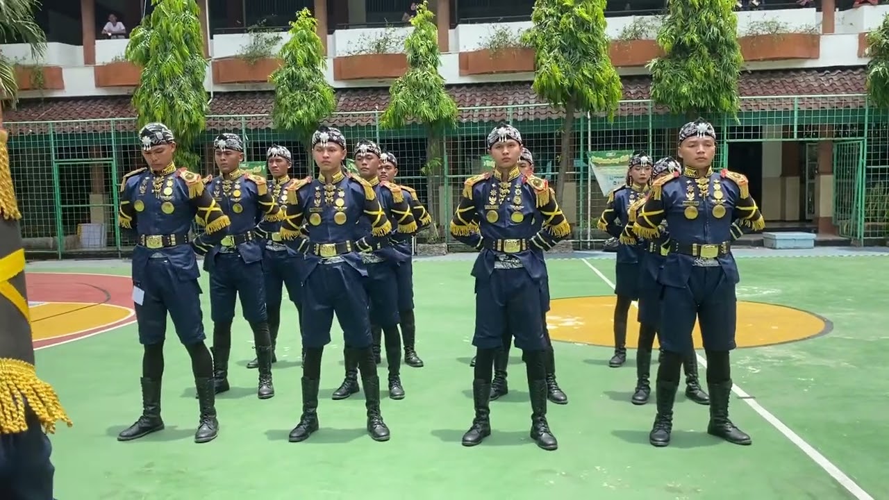 JUARA VARIASI FORMASI DANTON TERBAIK PASKIBRA SMKN 11 KOTA BEKASI PASKALAS BAMBU RUNCING