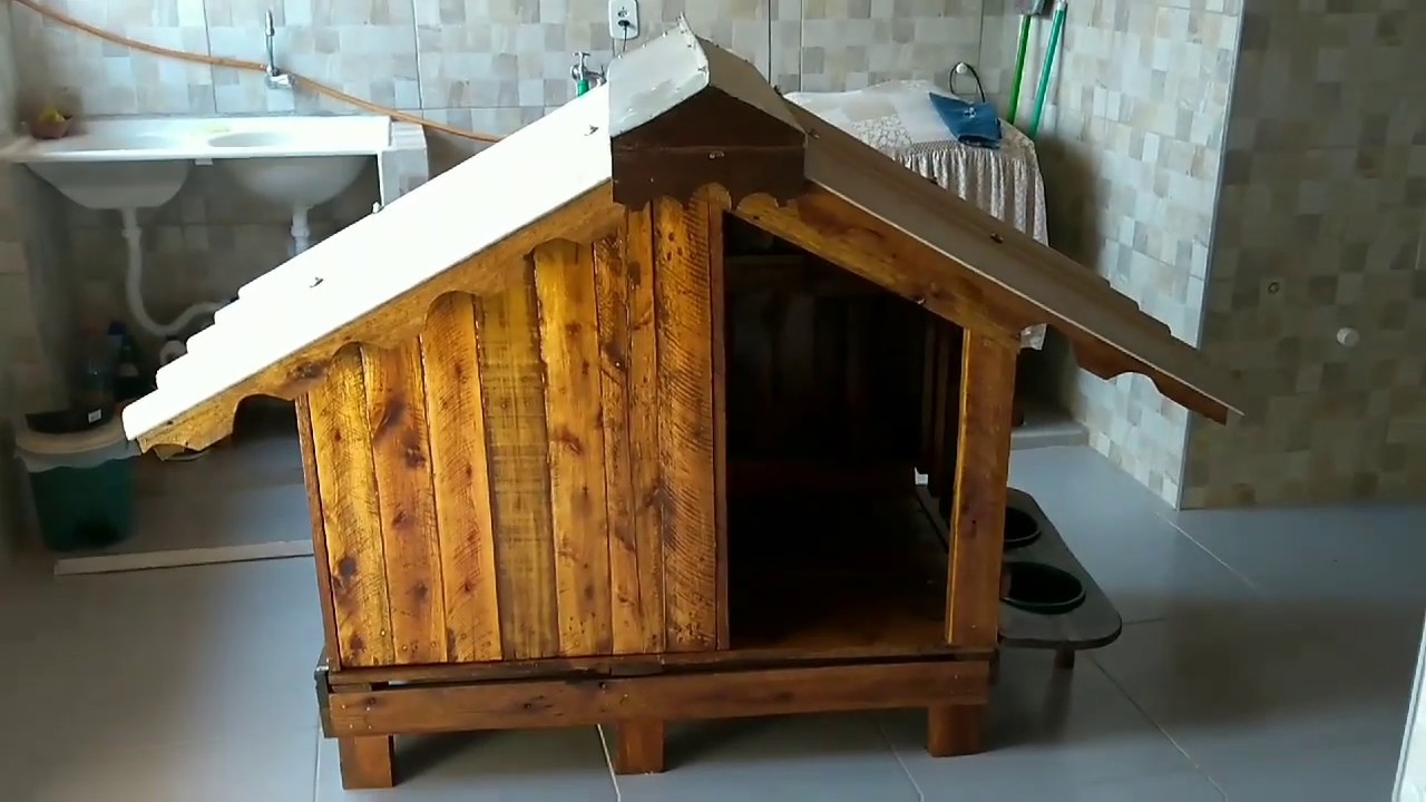 Casinha para cachorro / pet / feita de paletes / casinha com varanda e comedouro para cães