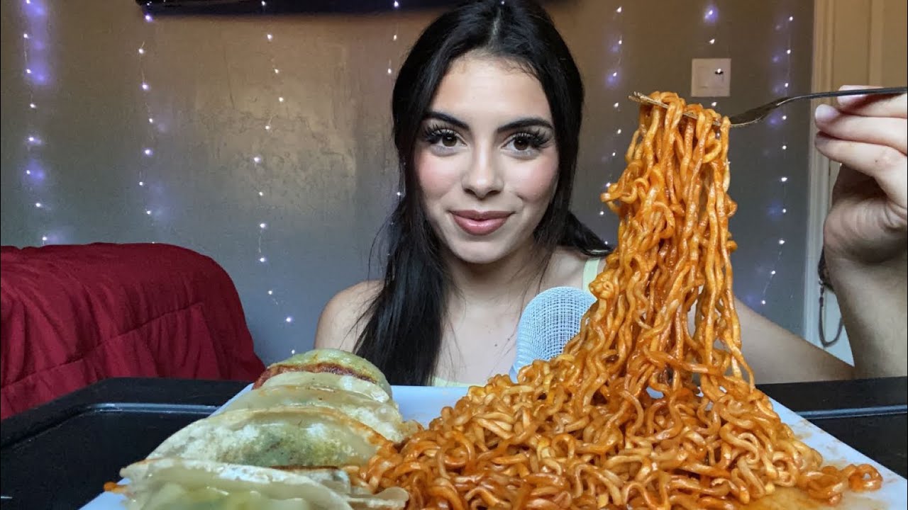 Asmr|| spicy samyang ramen with vegetable dumplings( eating sounds)🍜