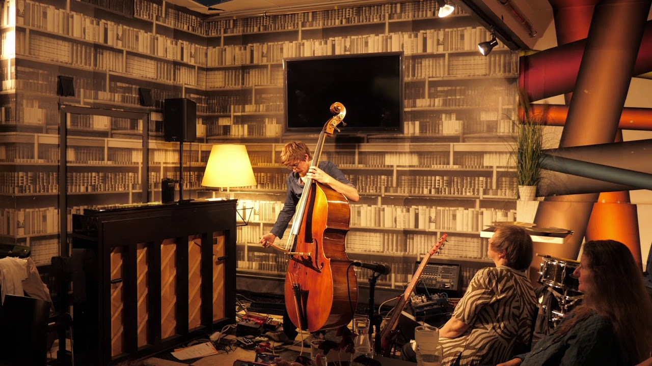 Philipp Kienberger Solo Kontrabass live im Café Korb Teil3