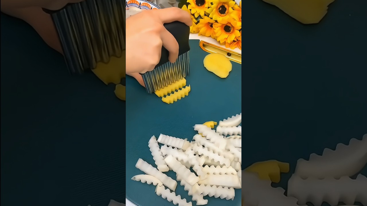 🥔 Crinkle Cutter &ndash; The Must-Have Tool for French Fries & Veggie Prep!