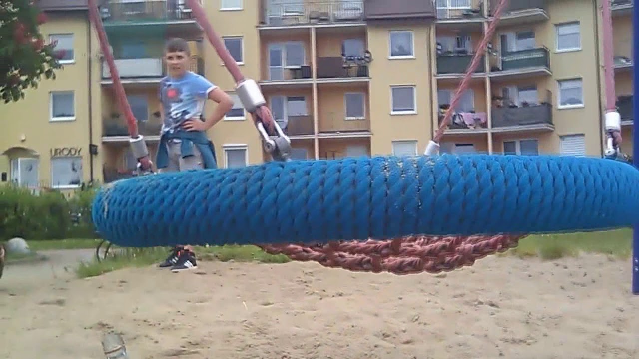Walenie wiadra na placu zabaw - PatoCoach