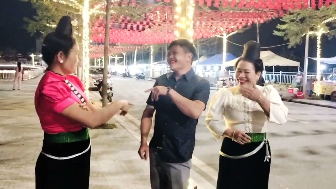 Ba đối thủ khả căn, kim cương lo hoa lo thích. 