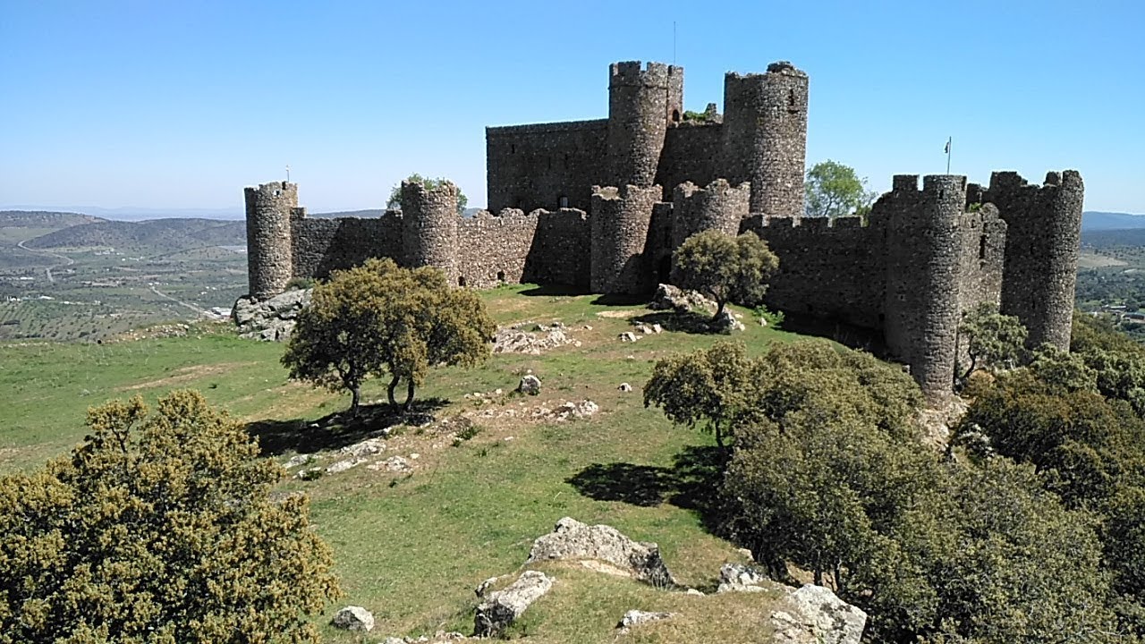 Castillos y fortalezas. Salvatierra de los barros #Castle#Fortalezas#Rutas#Historia