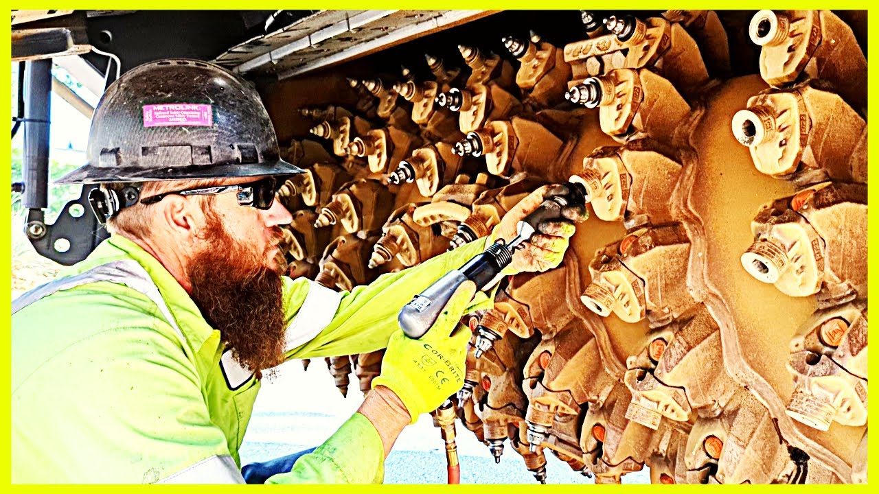 USA - HYDRAULIC PICK EJECTOR REPLACEMENT WIRTGEN W 210 Fi @MasterWorkers