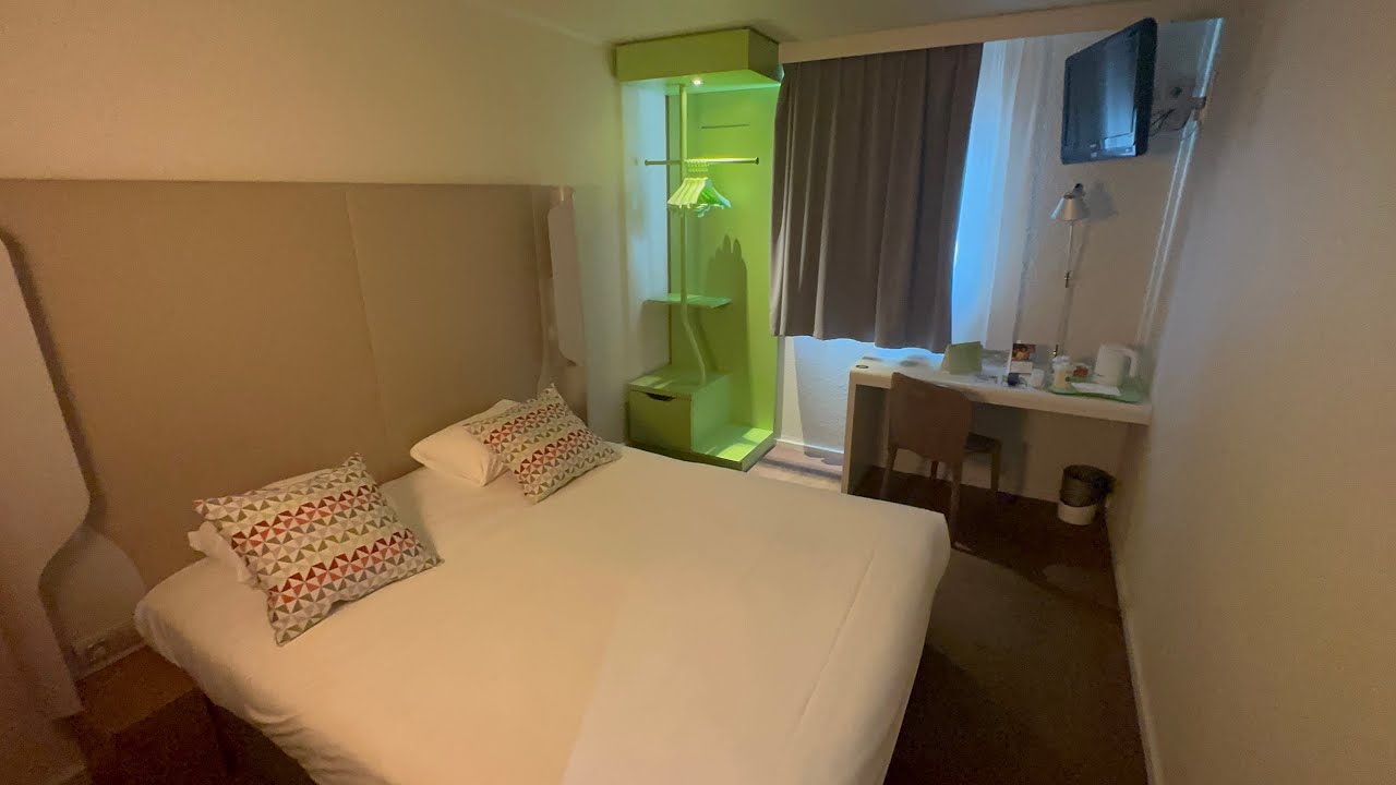 H&ocirc;tel Restaurant Campanile Saint-Quentin-en-Yvelines room walkthrough 🇫🇷