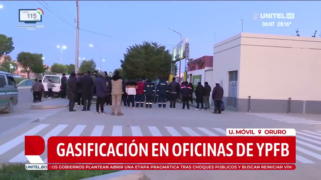 Choferes de Oruro protestan en YPFB por la “mala calidad” de la gasolina y hay gasificación