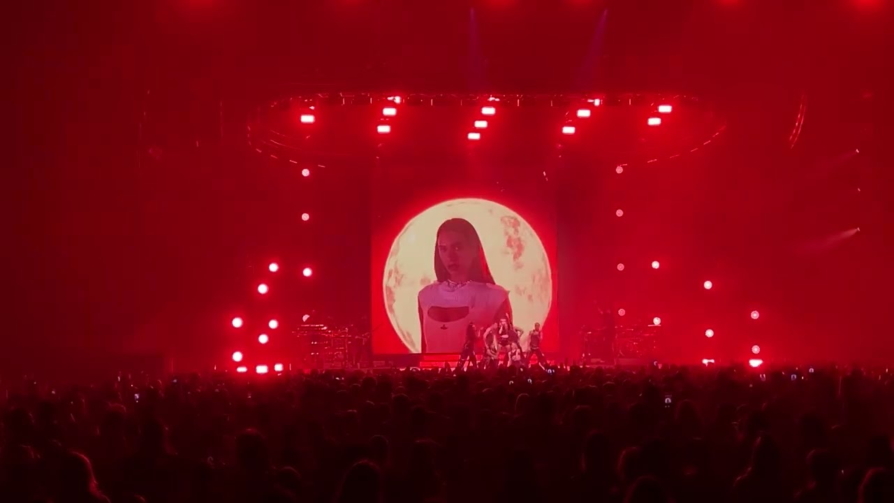 Fever - Angèle (ft. Dua Lipa) - Montréal 29-Apr-2023 - Concert - Nonante-Cinq - at the Bell Centre