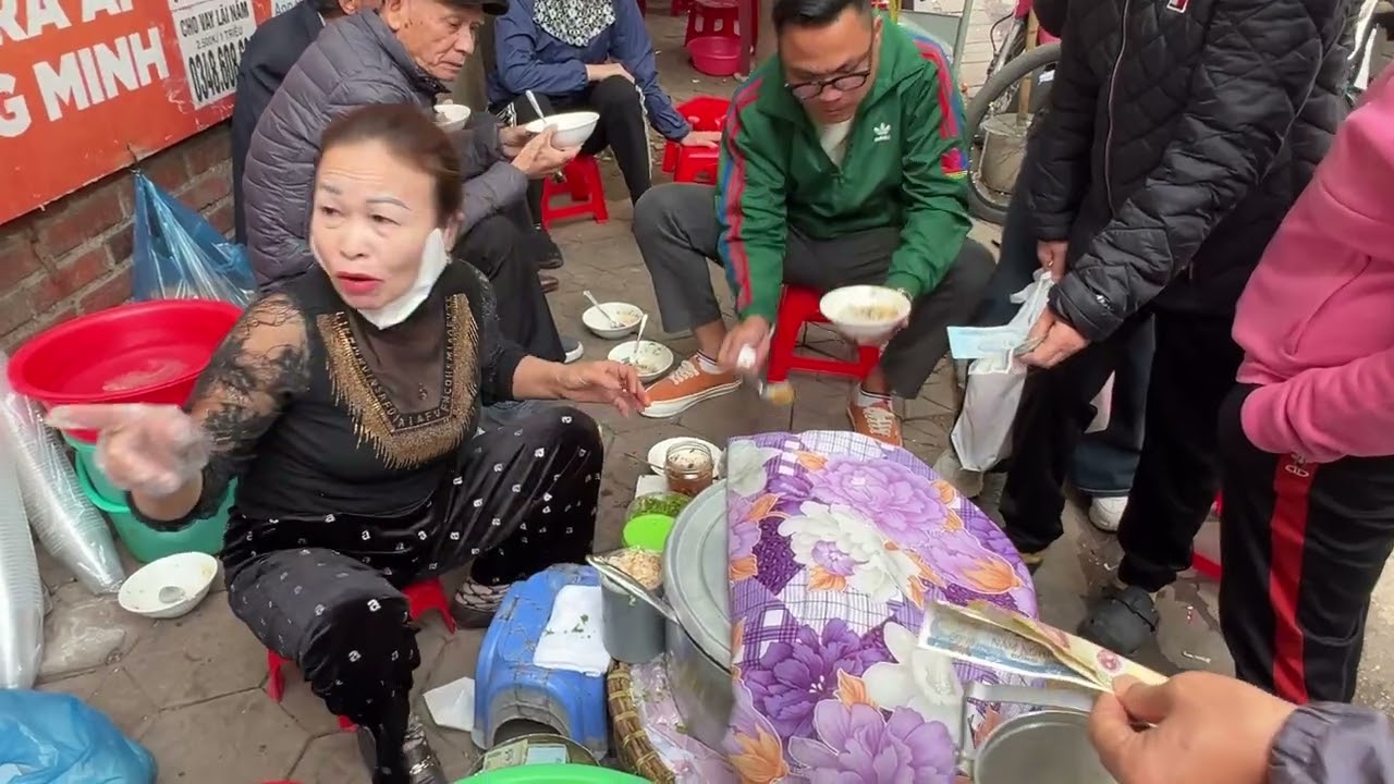 Hàng cháo sườn đông nhất Hải Phòng ngay cổng giầy da hàng kênh hp