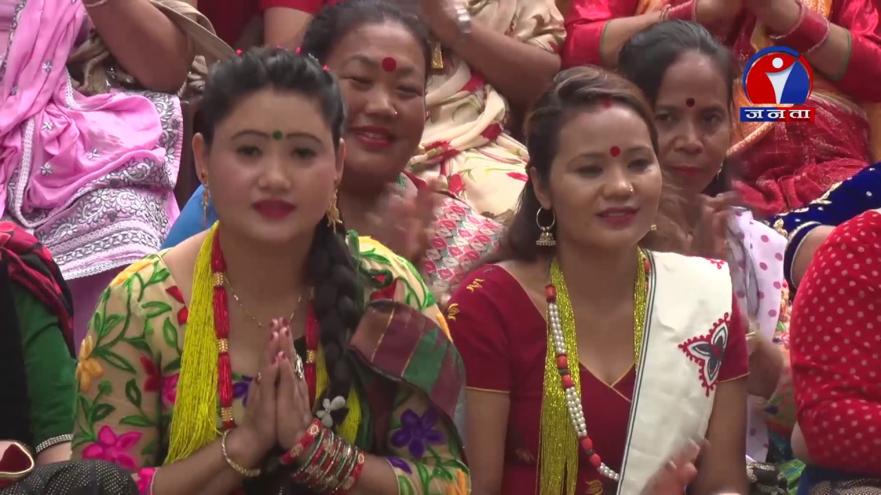 Lokdohori - मोहनी बोलिमा मक्खै परिन मिना लामाले चिजकुमार गुरुङलाइ
