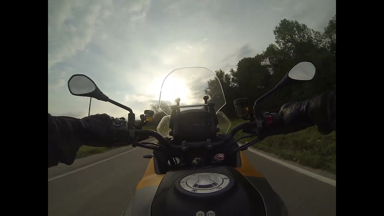 In giro di mattina presto con la Moto Guzzi Stelvio