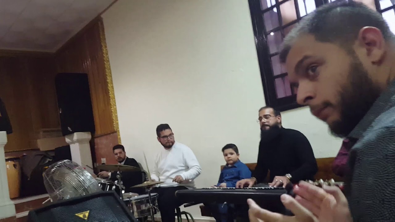 Coro de pedro muñoz alabanzas *DIOS VIVE Y REYNA