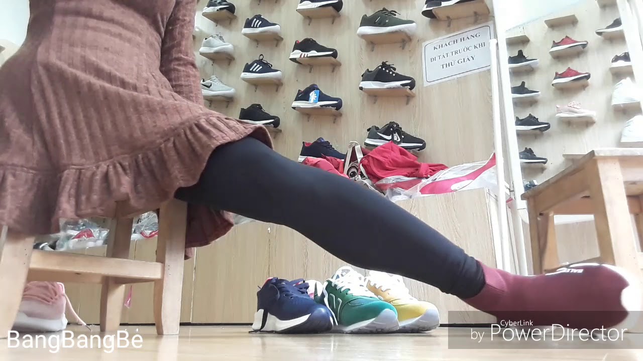 I'm in a shoe store