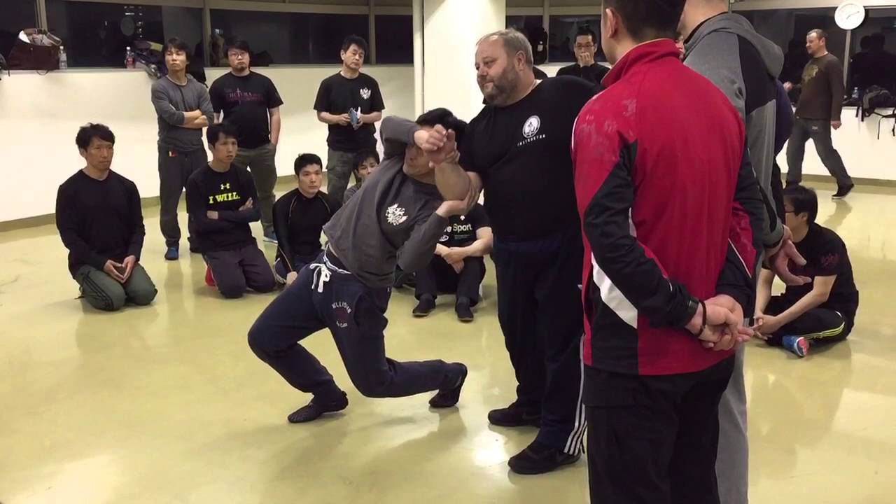 Mikhail Ryabko's Systema Local tension demo at Osaka dojo 2016