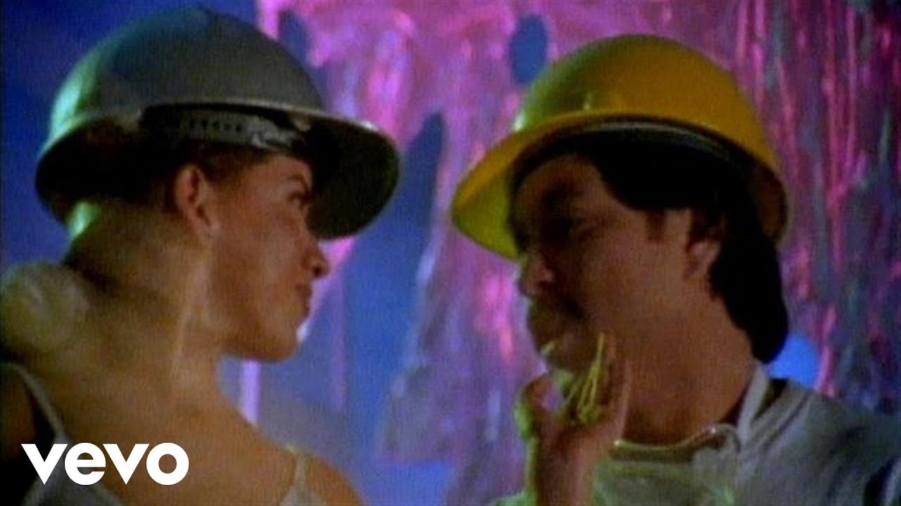 Los Invasores De Nuevo Leon - A Mi Que Me Quedo
