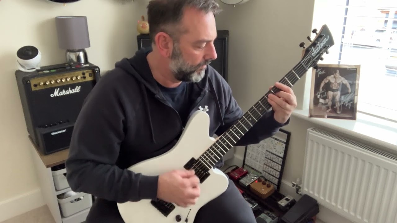 Jackson JS Surfcaster. Очень дёшево, очень круто, отличный гриф и мощный звук!