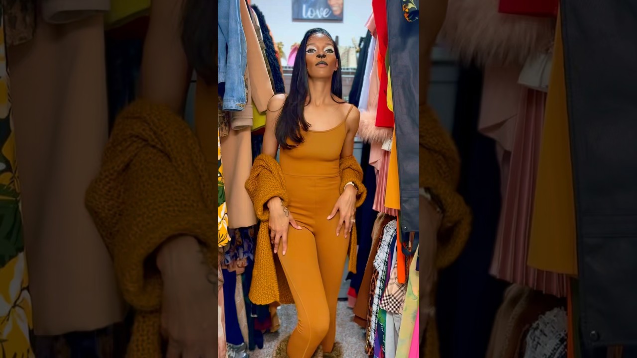 Last Minute DIY Halloween Costume | SIMPLYYNEE #halloween #simplyynee #diy