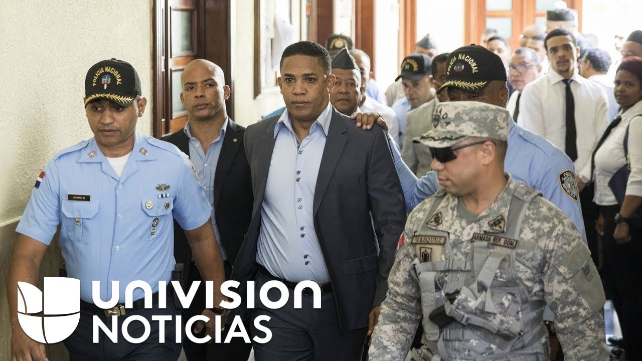 Llorando, así salió Octavio Dotel del tribunal donde comparece por supuestos nexos con el narco