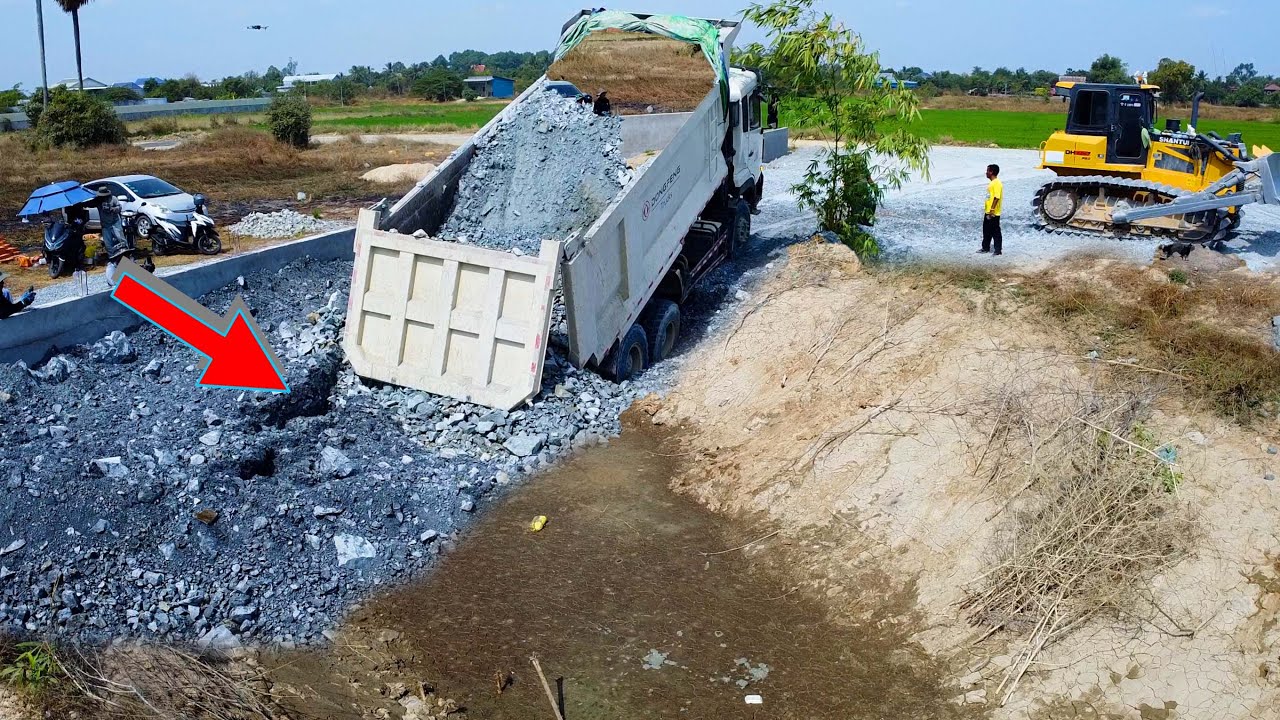 OMG!!! Heavy Equipment at Work! 5 Ton Dump Trucks & Dozers Starting a Landfill