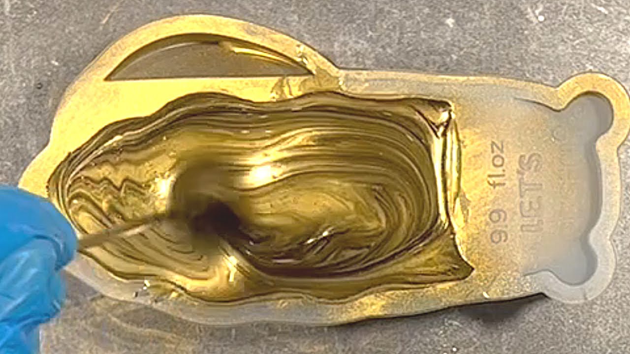 Making the Prettiest, Glitteriest, Gilded Resin Snail!