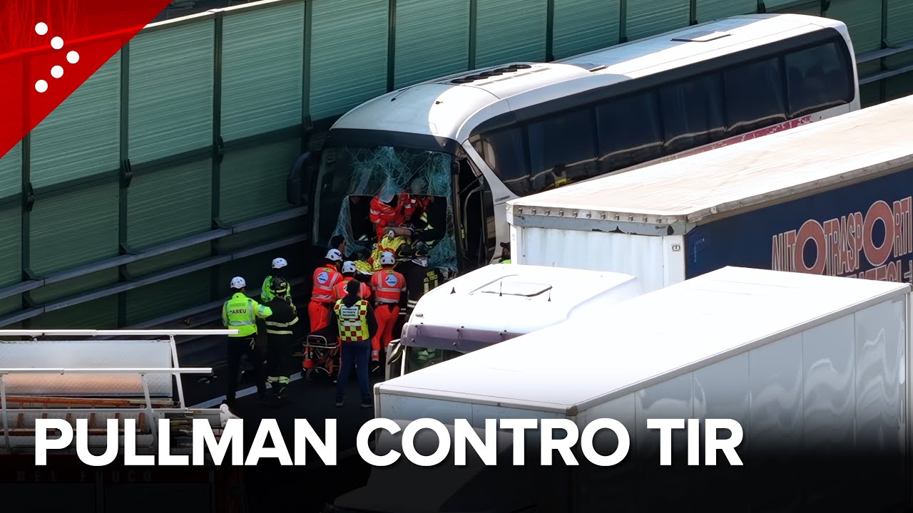 Incidente sulla A4 all'altezza di Cormano tra 3 tir e un pullman con una scolaresca: un ferito grave
