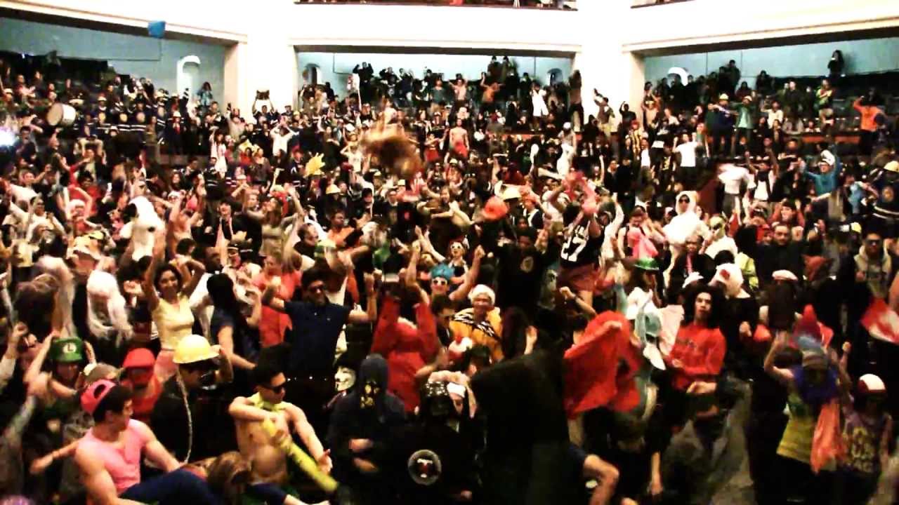 University of Toronto does the Harlem Shake