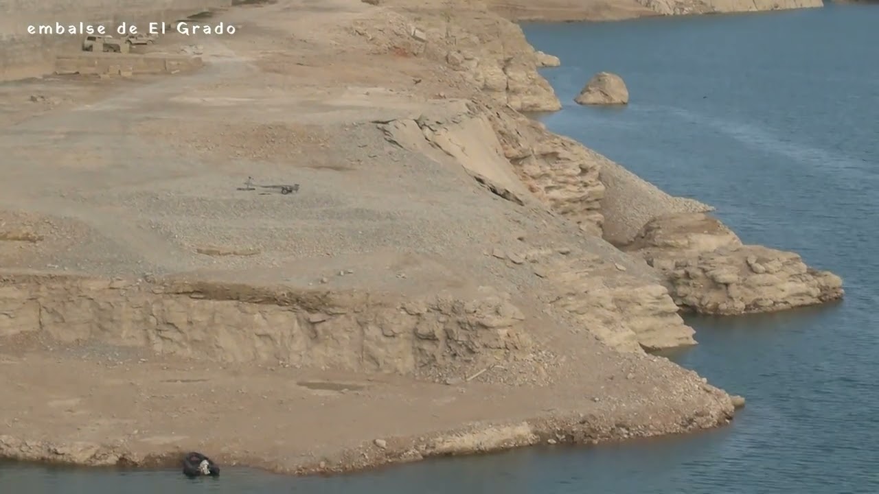 El embalse de El Grado, casi vacío para unas obras en el túnel de desagüe