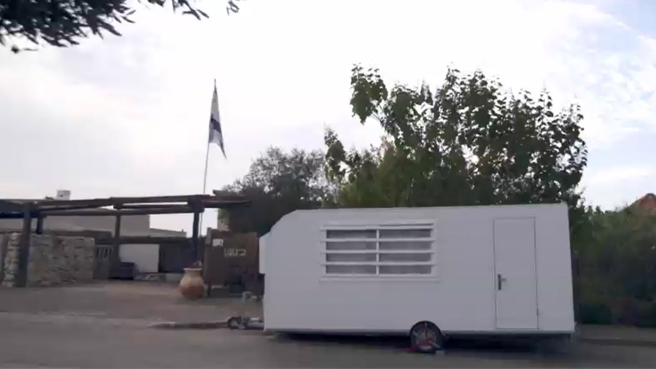 בית הכנסת הנייד שמעורר את זעמם של ותיקי הקיבוץ