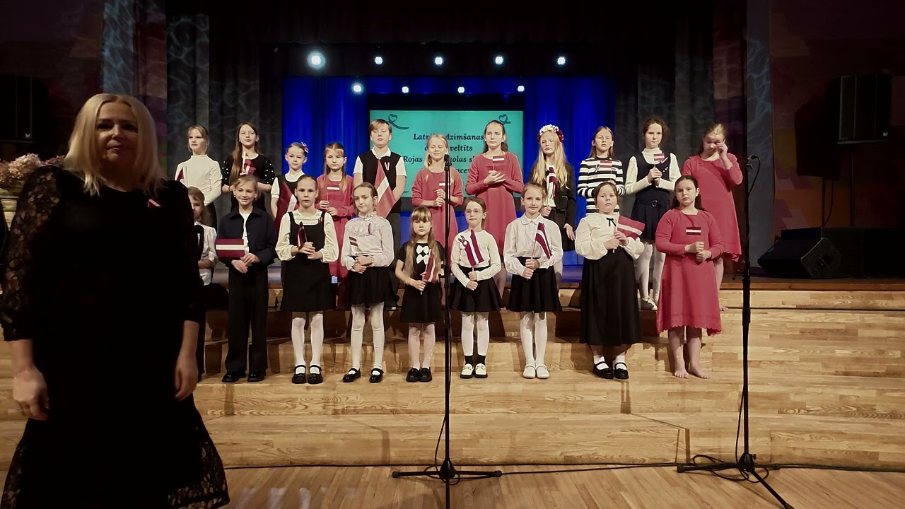 Latvijas dzimšanas dienai veltīts koncerts. Rojas vidusskola. 2025.