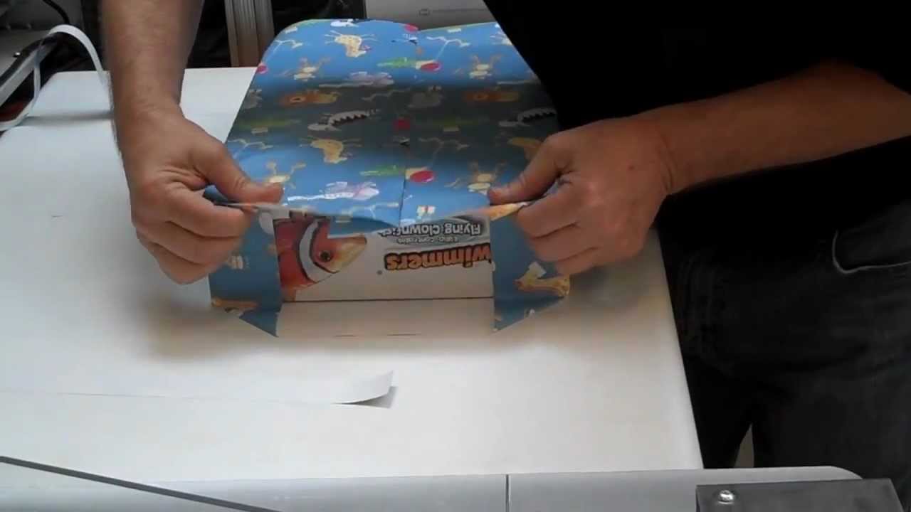 Gift Wrapping Machine Video from CoolStuff in Malmo, Sweden.MP4