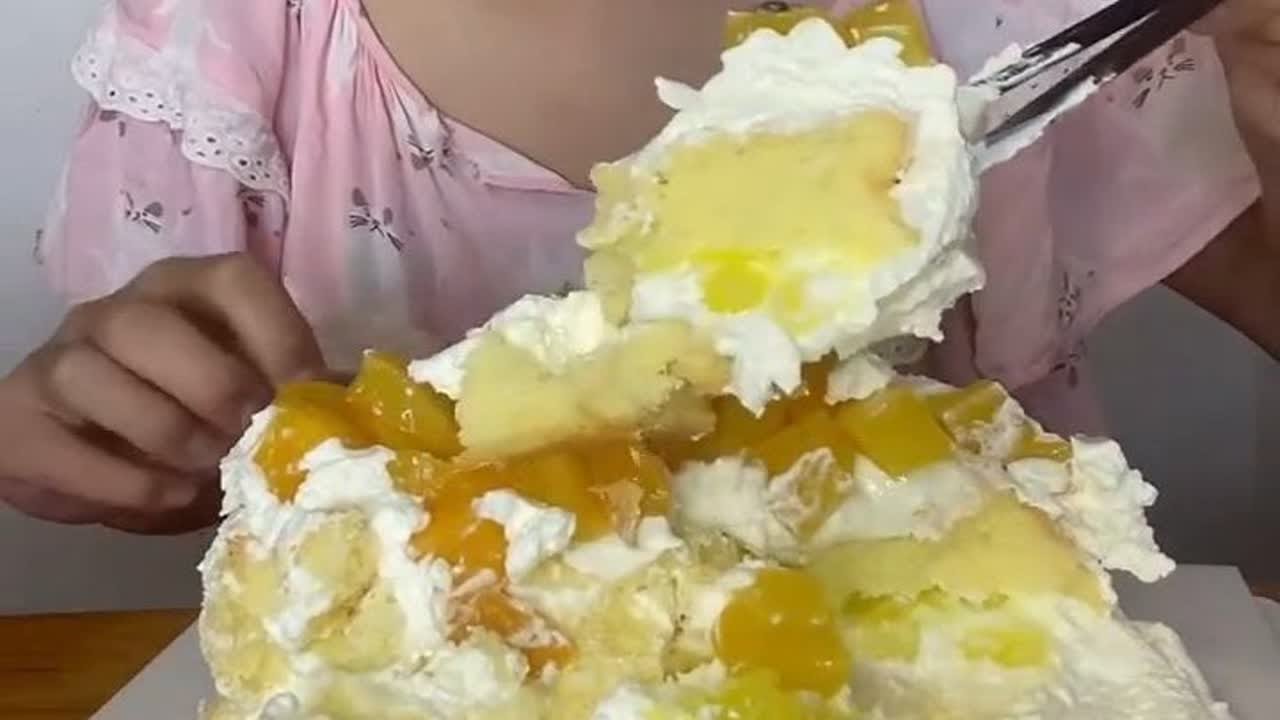 【三大爷】大口吃奶油蛋糕合集！19个大小蛋糕 过个眼瘾