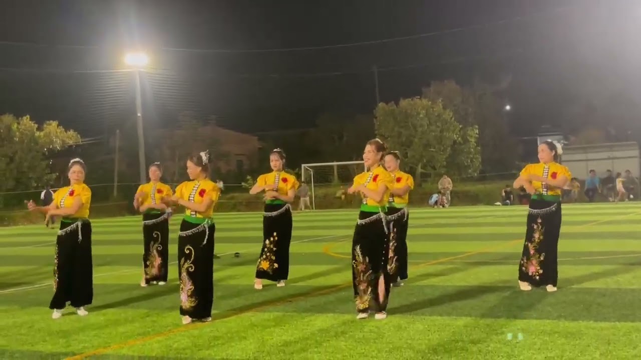 Vũ điệu amio (sân bóng hà Bắc)