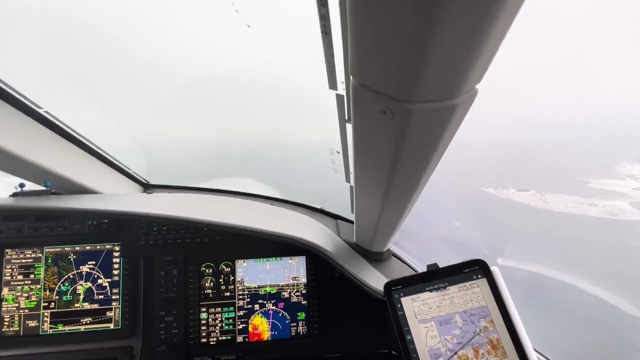 Pilatus PC12 NGX | POV Crosswind Landing at ENAL &Aring;lesund Airport | FullHD