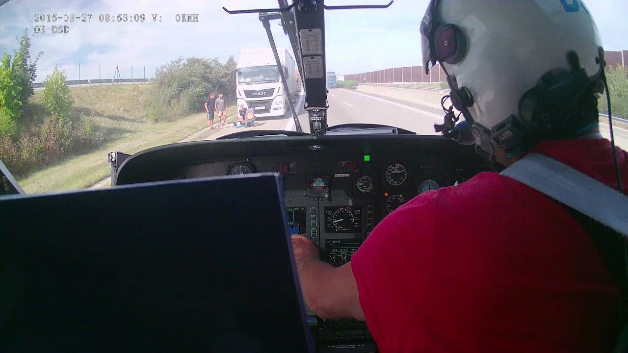 Přílet vrtulníku LZS Hradec Králové na místo laické resuscitace na D 11