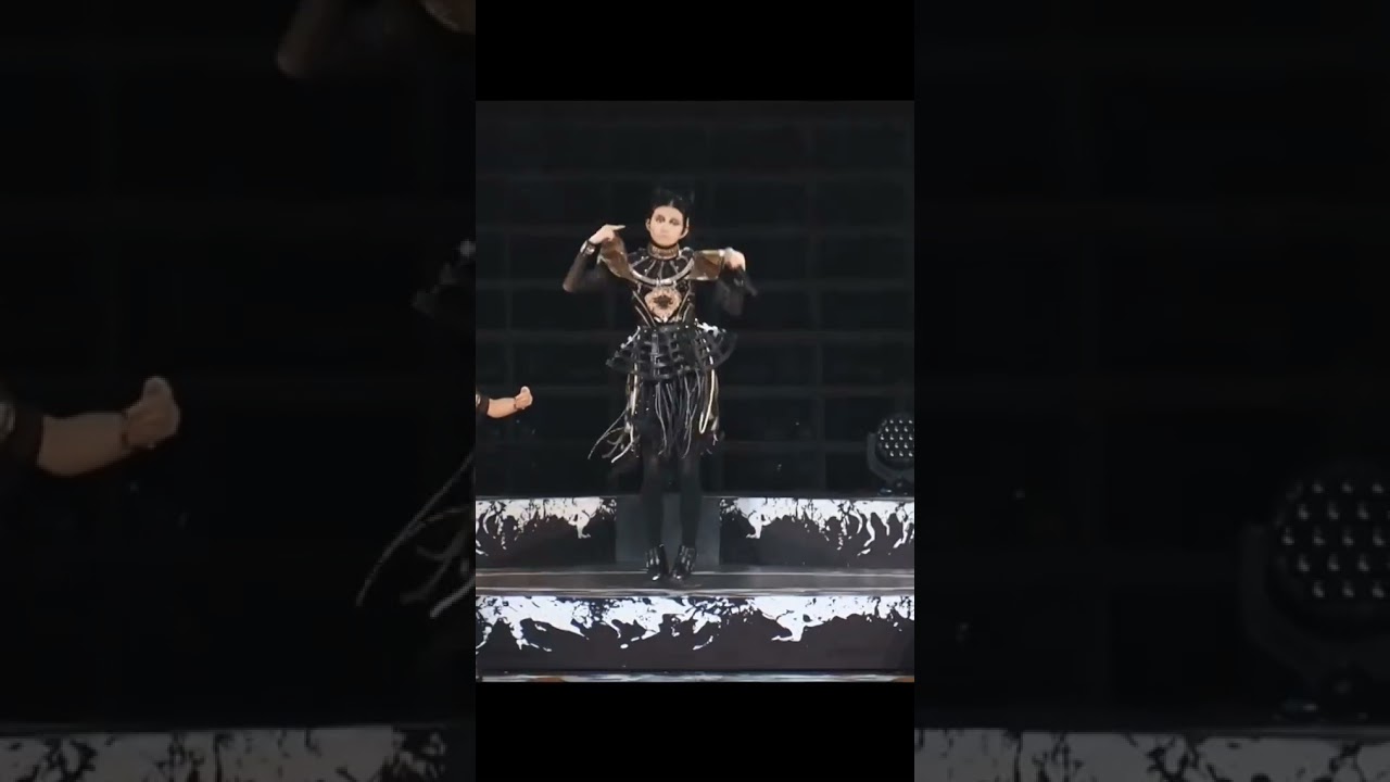 BABYMETAL - Gimme Chocolate 🍫 LIVE Dark Night Carnival