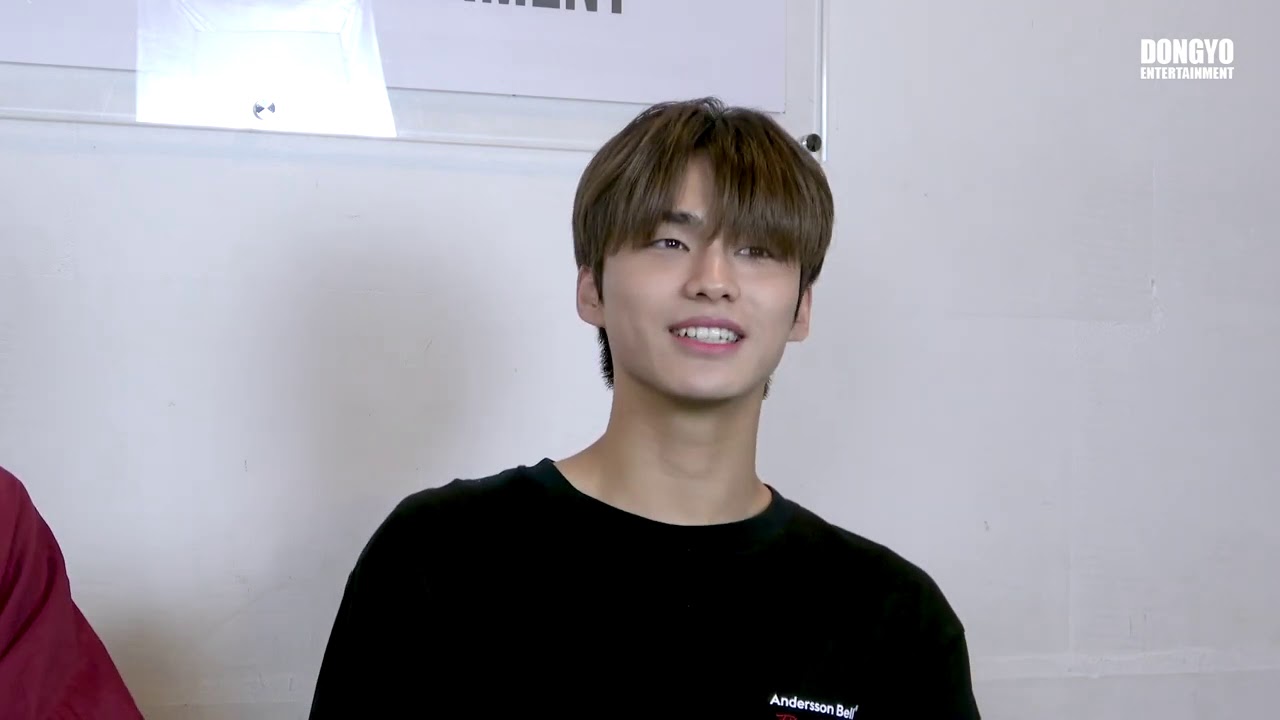 (ENG SUB)  DONGKIZ (동키즈) Ahh! Kyoungyoon's Visuals Shine Brighter Than The 🌞 | What's In Your Bag?