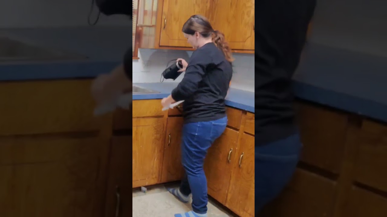 *ENTIRE* KITCHEN CLEAN IN 15 SECONDS! 😳 #kitchencleanwithme #speedcleaning2023 #speedcleaning