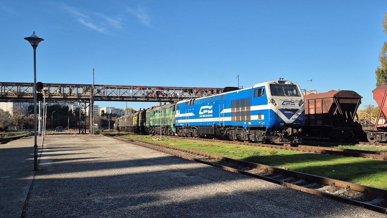 Тепловозы ТЭ33АС-3004 / ЧМЭ3-5534 со сплоткой тепловозов