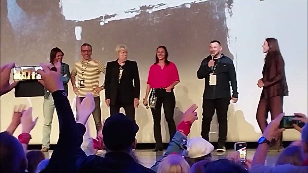 Ambiance et présentation de "Renaud: Le concert culte à la Cigale" (@Grand Rex)