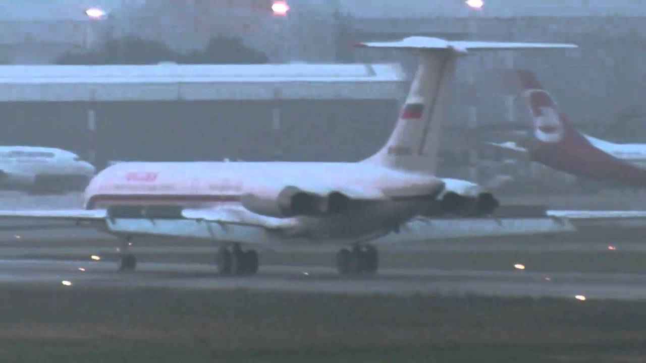 Iljuschin il-62 on the runway