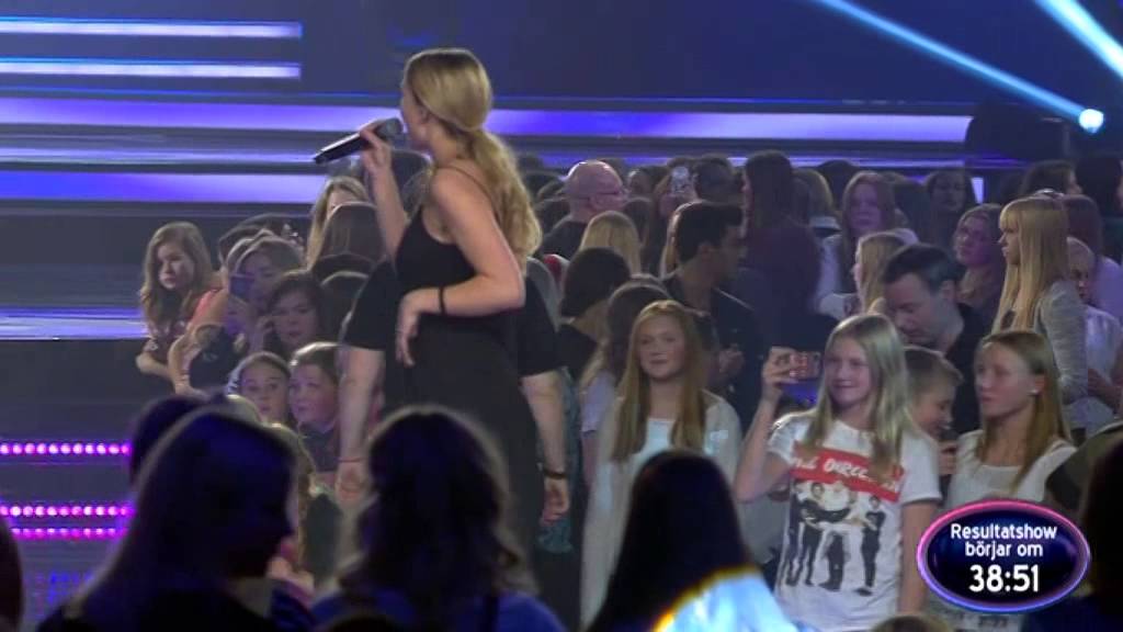 Matilda Gratte sjunger At last i pausen av Idolfinalen - Idol Sverige (TV4)