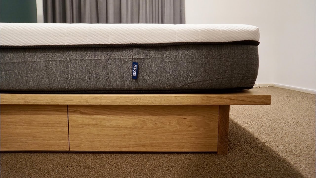 Каркас кровати из дуба и фанеры (с матрасом Ecosa)