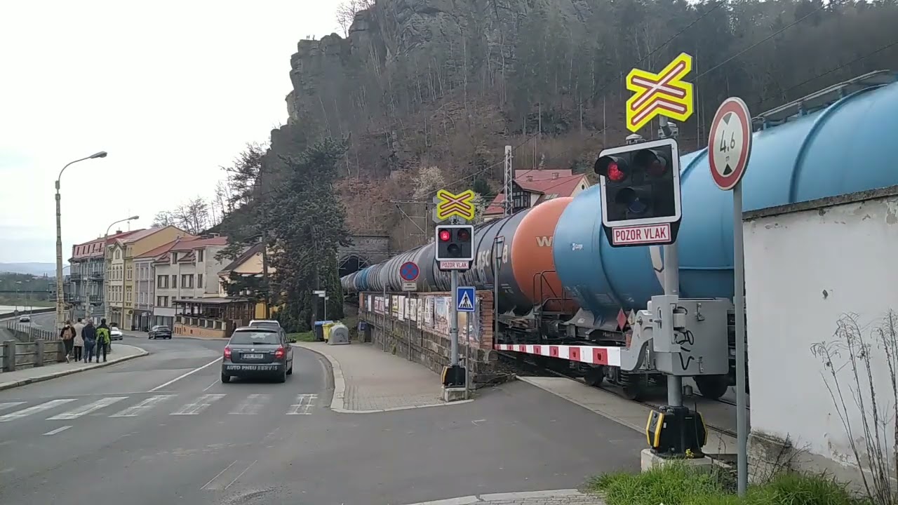 Železniční přejezd Děčín-Podmokly 7.4.2023 / Czech railroad crossing